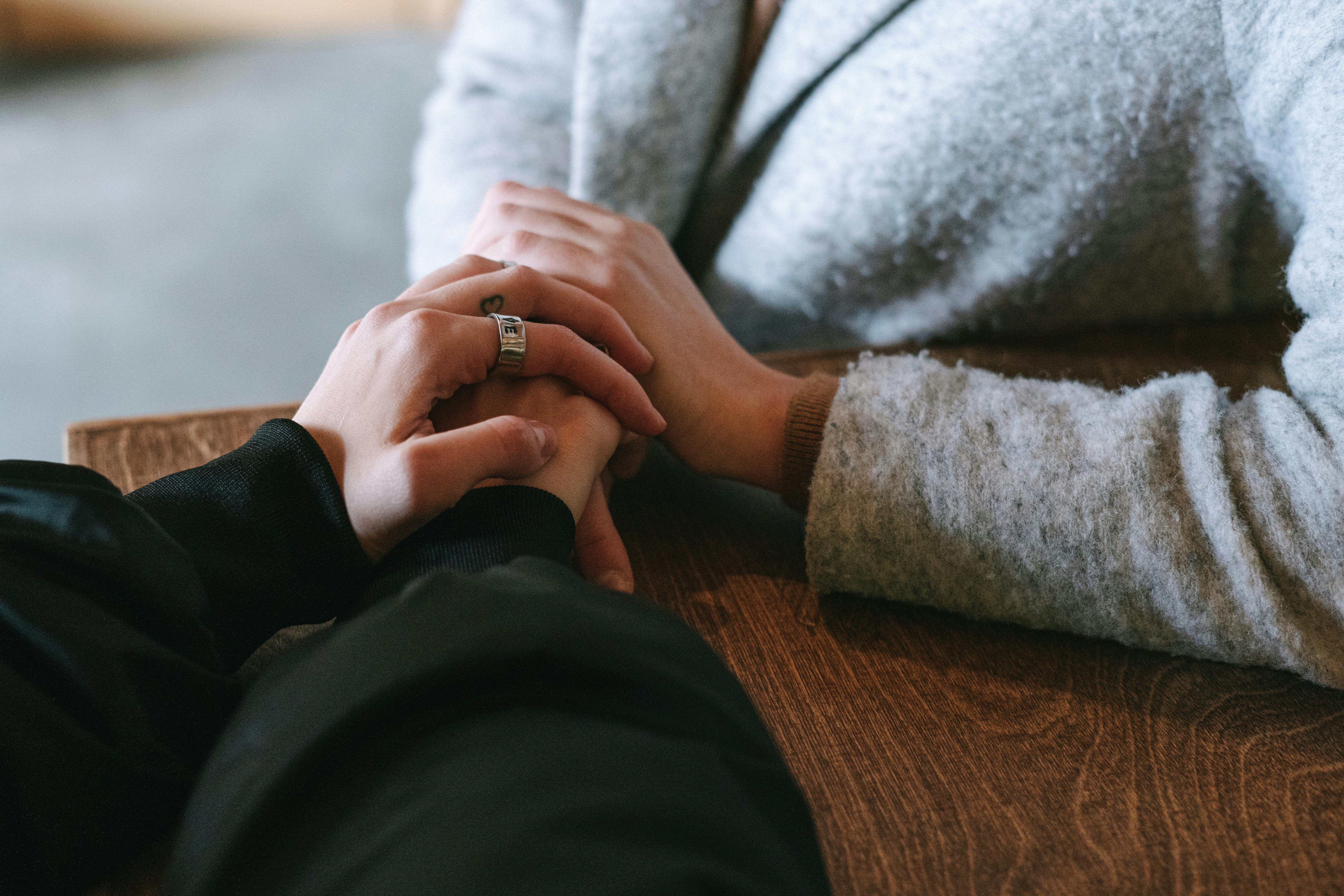 Holding hands support